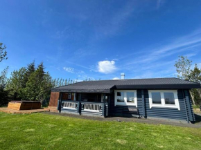 Luxury cottage located in the Golden Circle, mountain view!